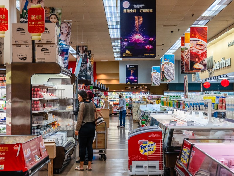 Shoppers at 99 Ranch Market in Clairemont Mesa on Oct. 2, 2022.