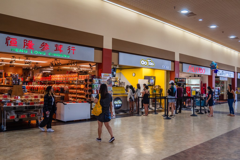 Shoppers at 99 Ranch Market in Clairemont Mesa on Oct. 2, 2022.