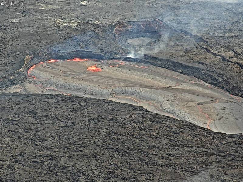 Webcam footage of Kīlauea Volcano, west vent in Halemaʻumaʻu, a lava lake that's recently begun bubbling again. Image captured Oct. 31, 2022. / USGS