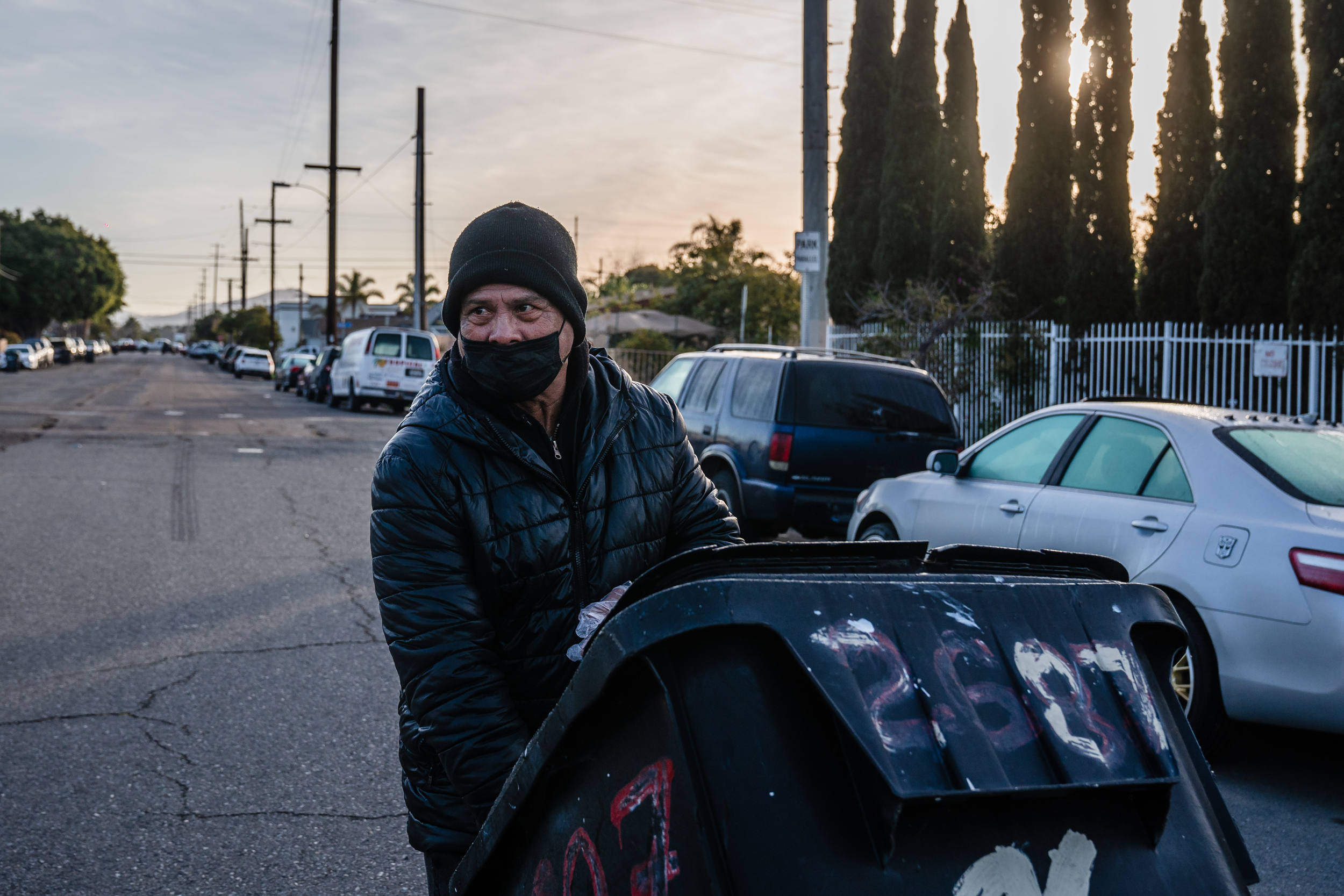 Renato Gabriel of Grant Hill rolls out his trash bin on Jan. 18, 2023. / Ariana Drehsler