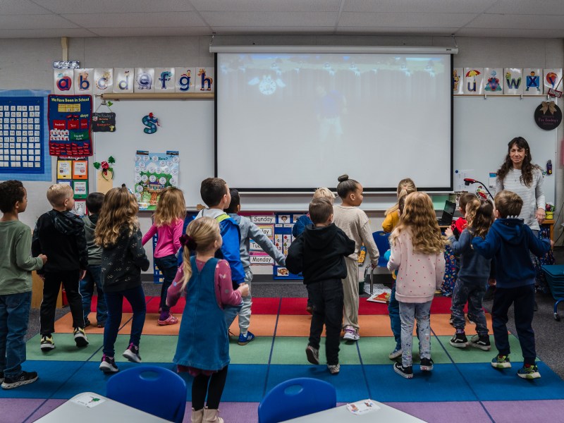 Niños participando de una actividad en la Escuela Primaria Blossom Valley de El Cajon. 28 de noviembre de 2022. / Foto por Ariana Drehsler