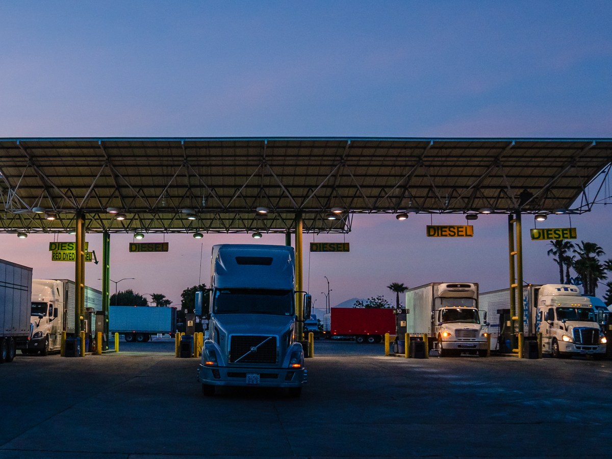 Border Report: A Fight to Unionize Baja California Truckers Gets an Audience