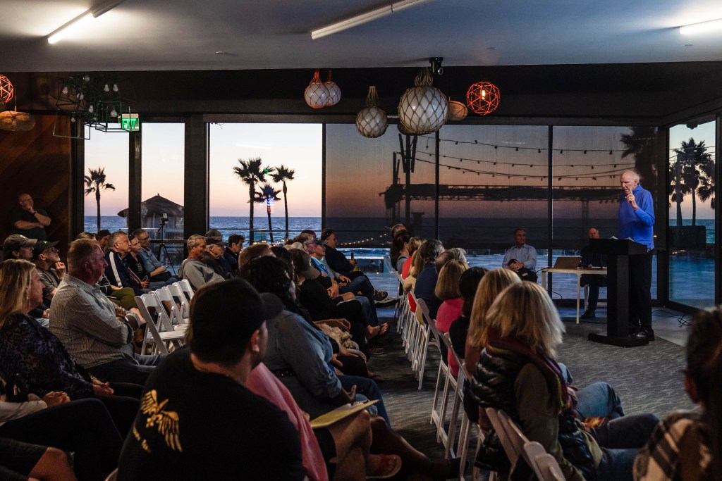 Bill Walton speaks at Mission Beach Town Council meeting on Oct. 2, 2023.
