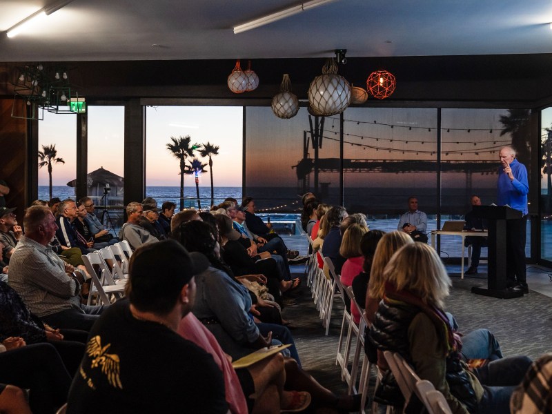 Bill Walton speaks at Mission Beach Town Council meeting on Oct. 2, 2023.
