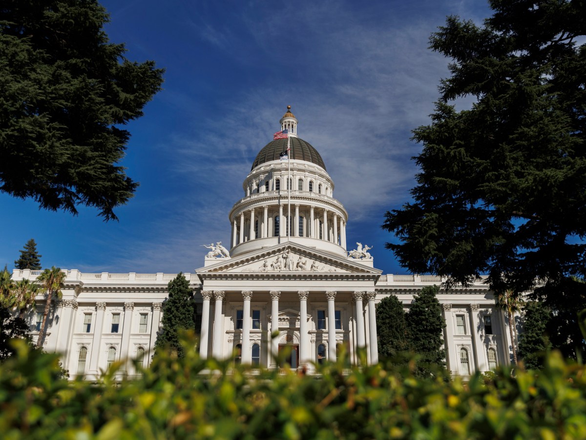 Sacramento Report: Frustrated Voters Begrudgingly Tune In to Governor’s Race